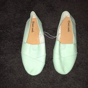 Wet Seal Size 8 Slip-on Shoe